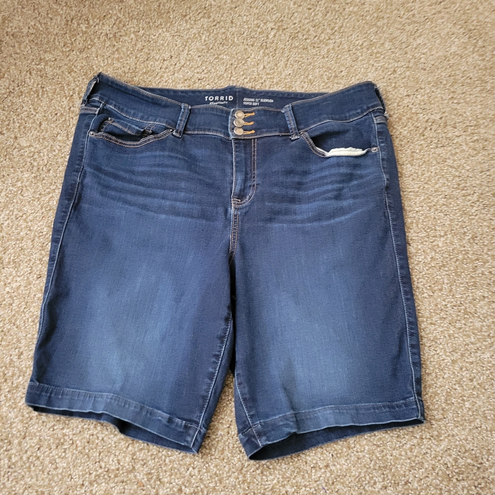 Torrid Denim Bermuda Super Soft High Rise Short Jegging - Picture 5 of 12